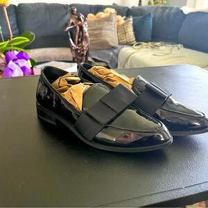 Lightly used Aldo patent leather loafer Women’s size 8